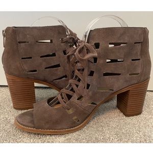 VINCE CAMUTO Women’s Taupe Tressa Lace Up Sandal Shoe SIZE 9.5